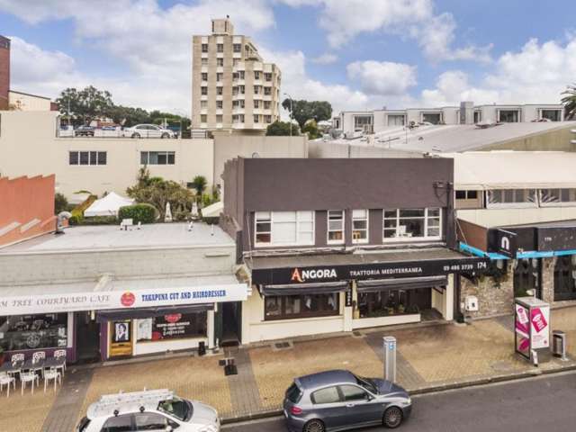 Two Fee Simple Titles in Takapuna