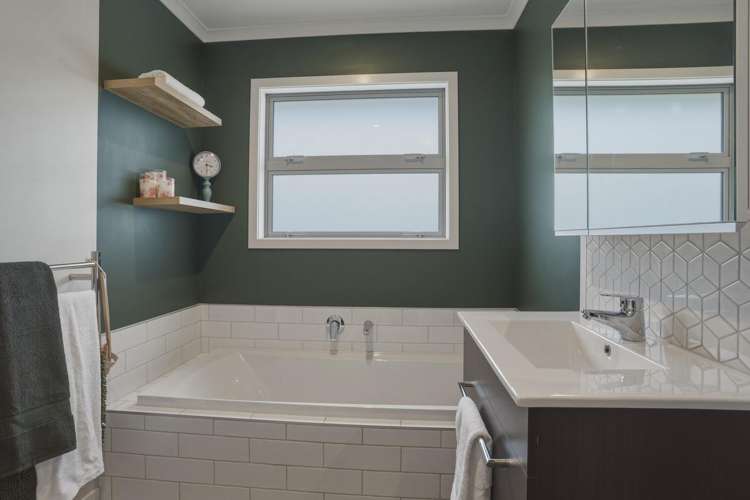 212 McMaster Road Saddle Hill_15