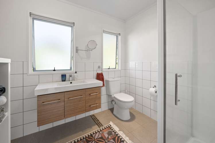 19 Te Heuheu Parade Lake Taupo (East)_12