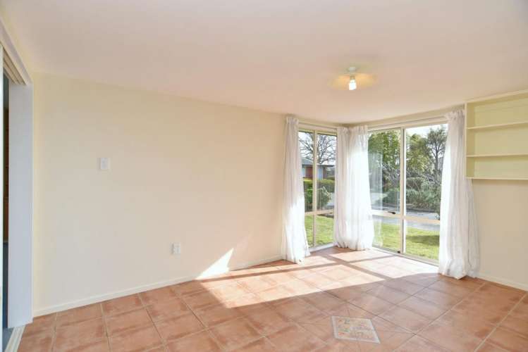 2c Hilton Drive Amberley_12