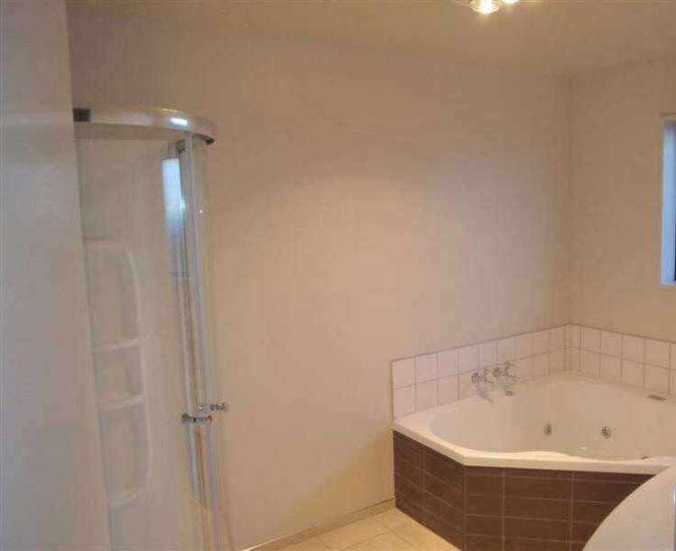 8 Woodham Courts Linwood_7