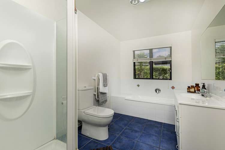 6 Grassfield Place Waimauku_17