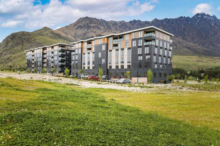 402/18 Mountain Ash Drive_0