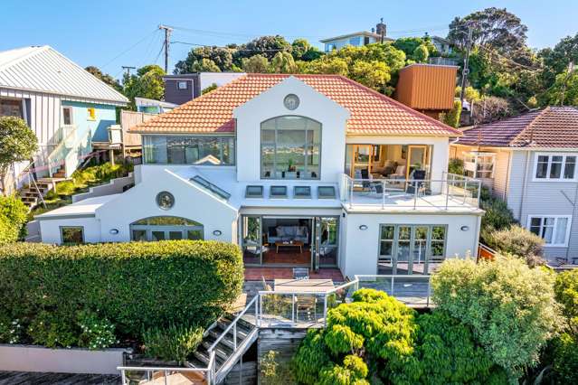 Light Filled Living. Exceptional Views