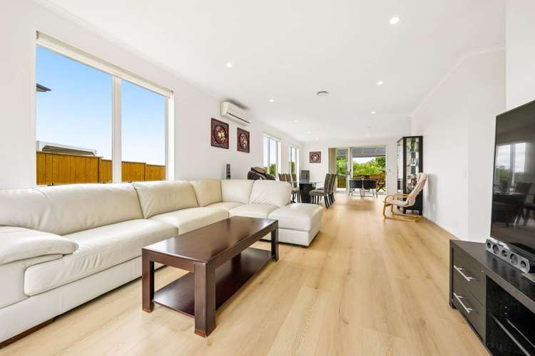 77 Mackay Drive Greenhithe_3