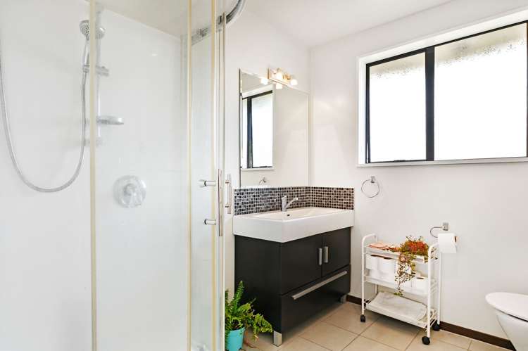 2/99 Denise Crescent Hornby_6