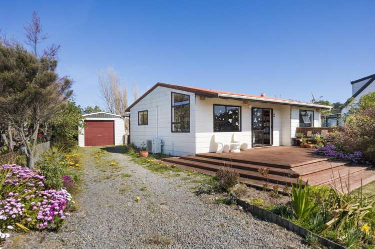8 Cousins Avenue East_0
