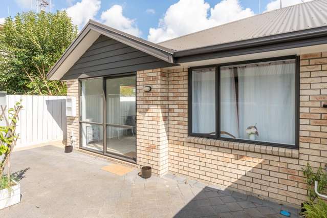 Stylish 3-Bedroom Unit in the Heart of Hamilton East