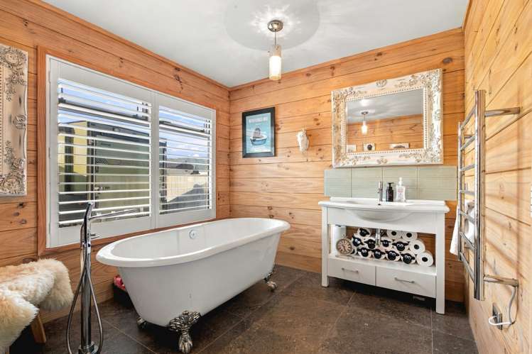 37 Pukeko Way Kinloch_14