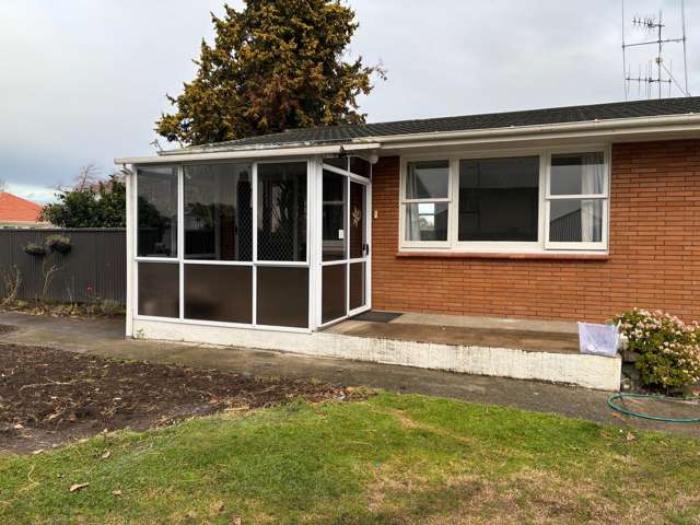 Freshly Refreshed 2-Bedroom Front Unit with Private Garden