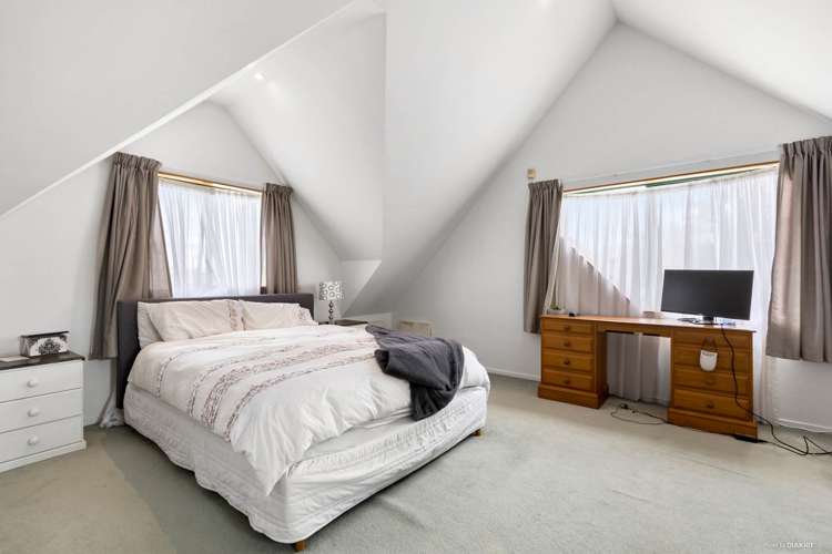 2/4 Bond Crescent Forrest Hill_11