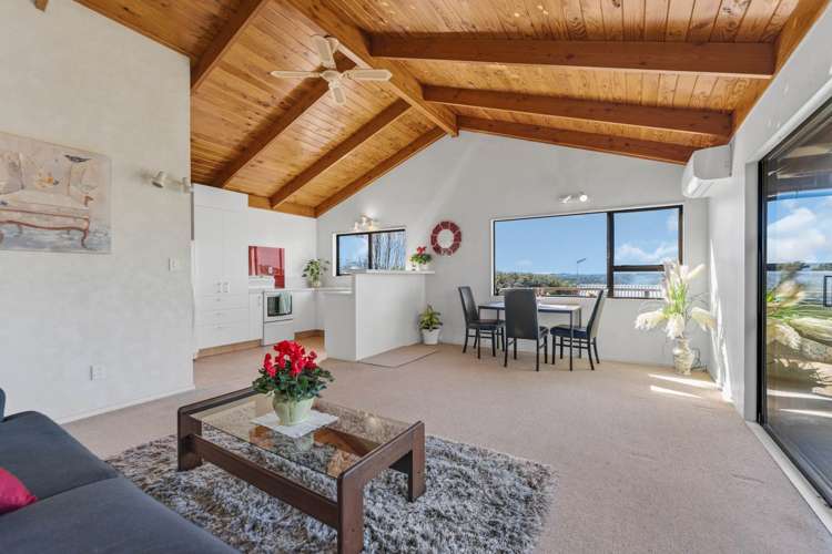 2/14 Pleasant Road Glen Eden_2