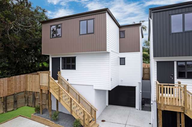 Brand New Free-Standing Home!!