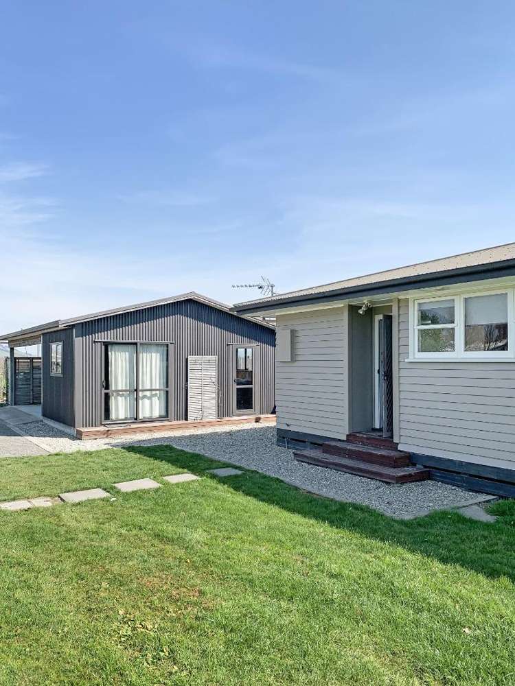 151 Longlands Road East 10486_14