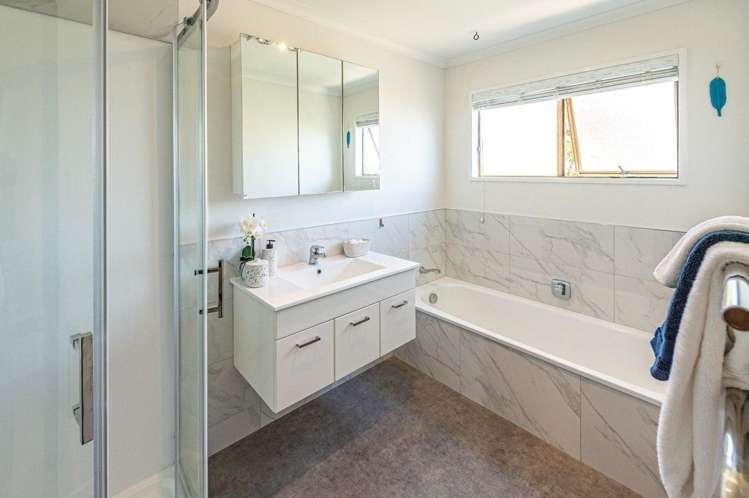 19 Akepiro Place 1230_14