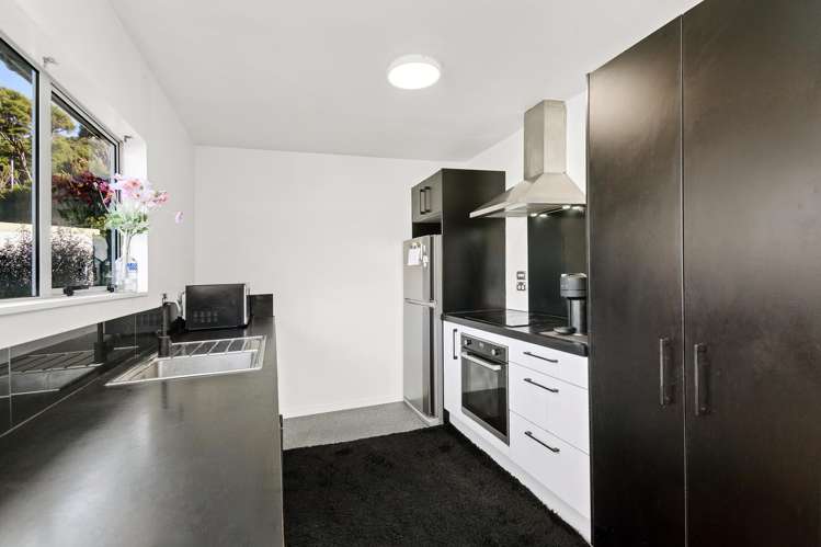 8 Hastings Grove Wainuiomata_12