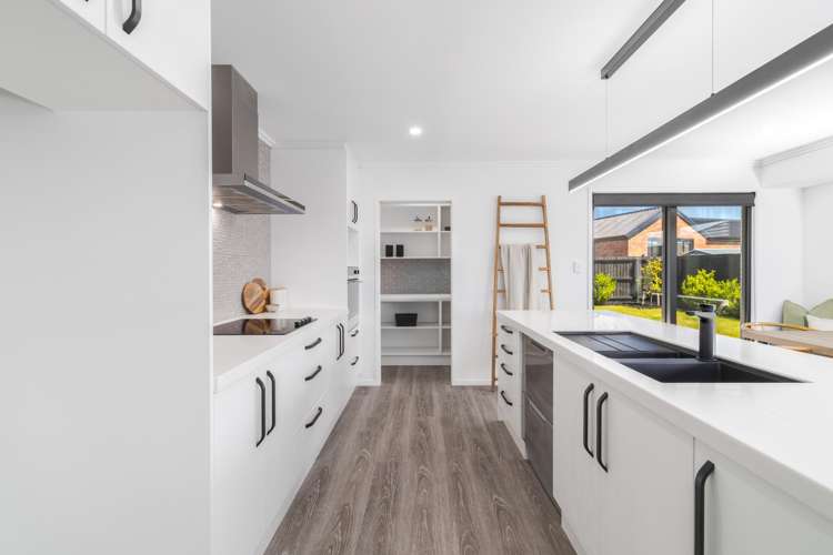 20 Selfe Crescent Burwood_7