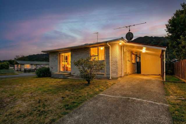 Charming Renovated Townhouse in Totara Park!