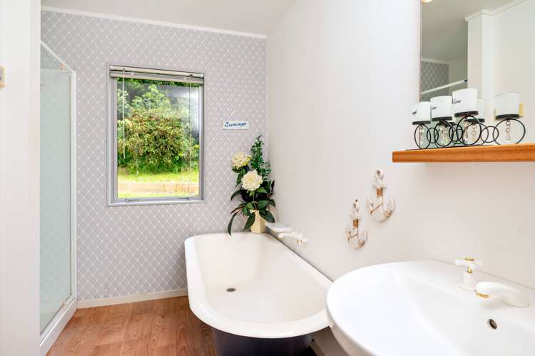 1 Ohakana Is Whakatane Surrounds_14