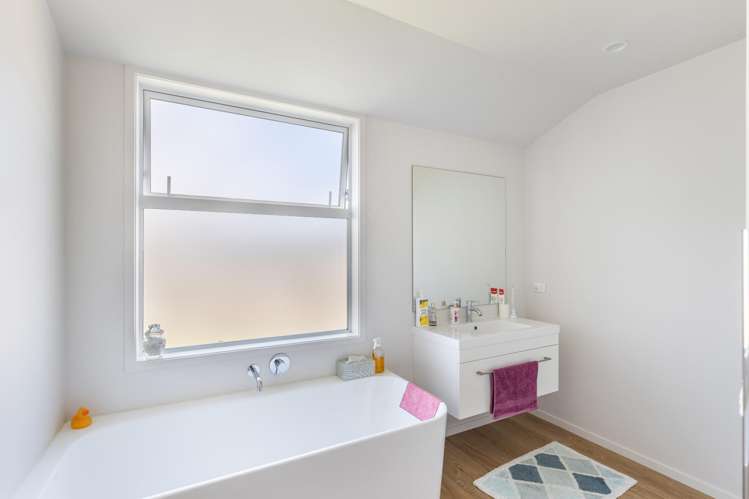 6 Toutouwai Lane Inglewood_14