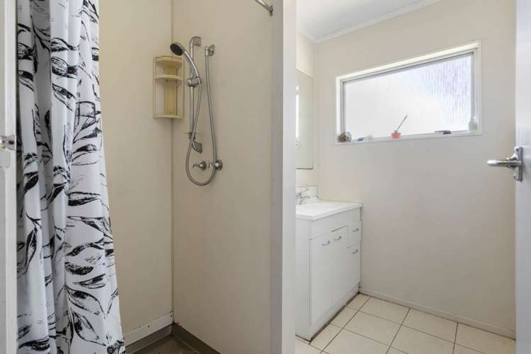 2/52 Te Kanawa Crescent Henderson_10