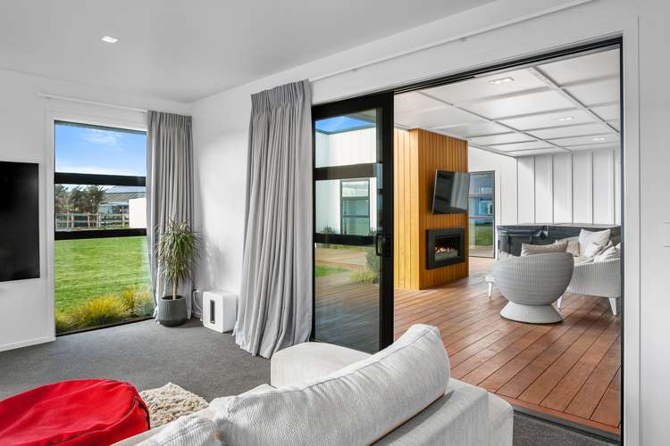 16 Alan Livingston Drive Cambridge_11