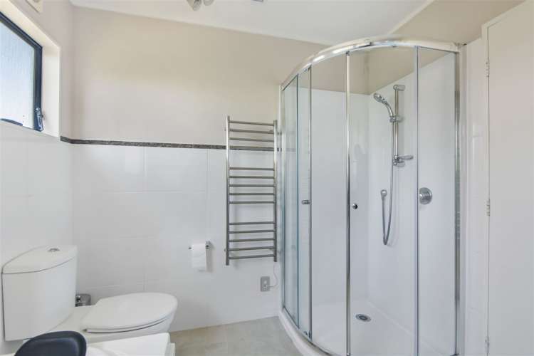 2/93 Athena Drive Totara Vale_11