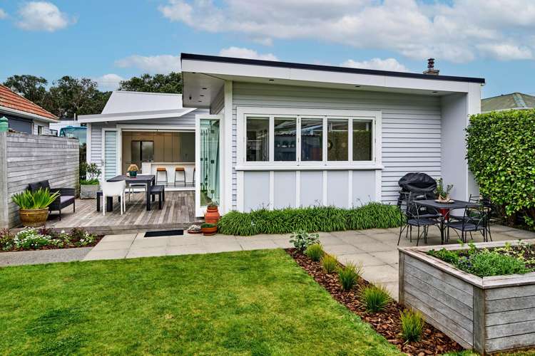 292 The Parade Island Bay_14