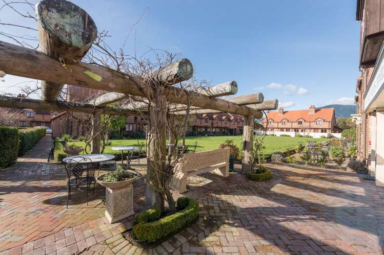 23/24 Quiet Woman Way Monaco_12