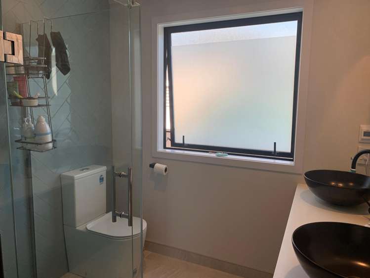 1 Woodfern Crescent Titirangi_7