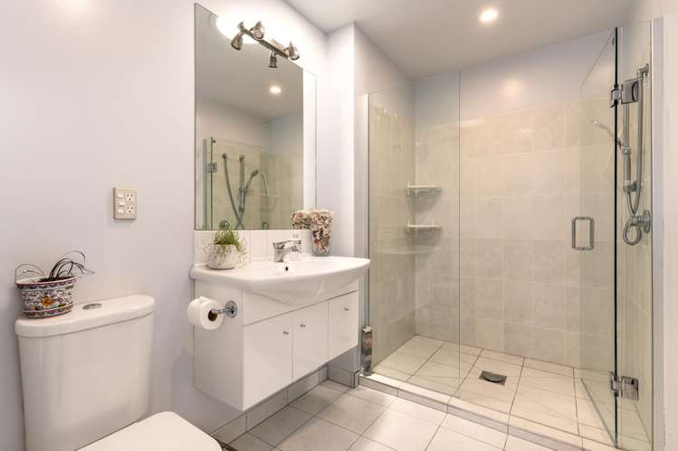 7 Henley Green Northwood_12