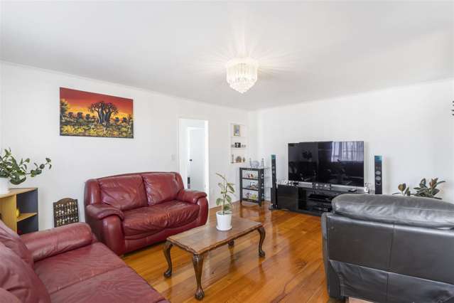 1/24 Athena Drive Totara Vale_1