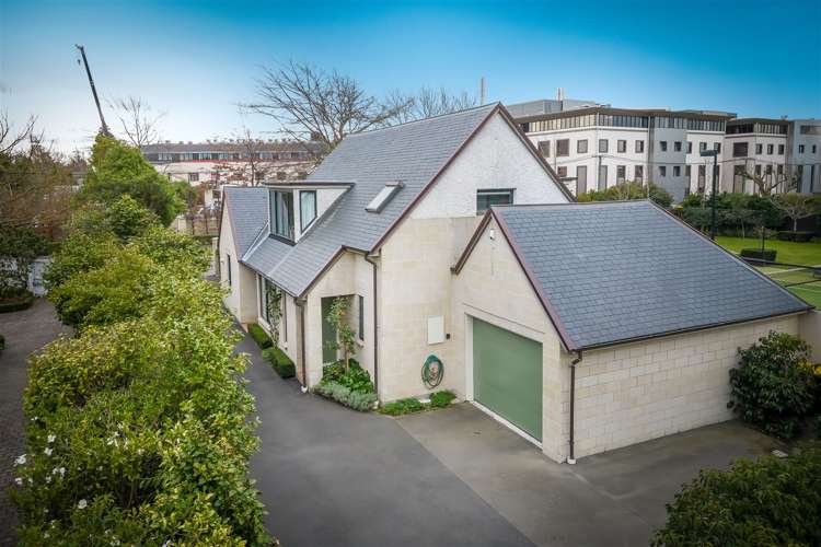 1/124 Leinster Road Merivale_0