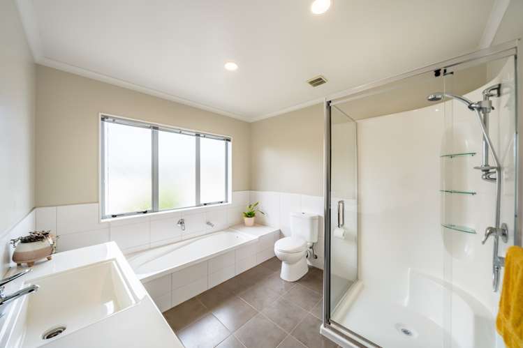 31 Te Puia Drive Aotea_26