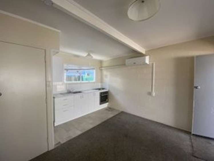 2/13 Eason Street 11068_6
