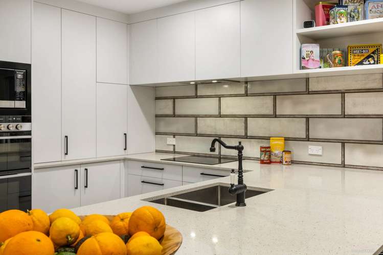 15 Awaroa Stream Drive Waiuku_4
