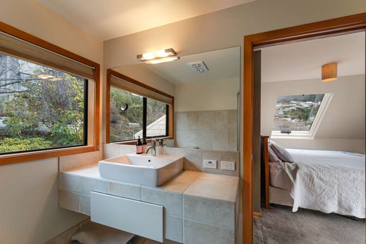 10 Lordens Place Fernhill/Sunshine Bay_15