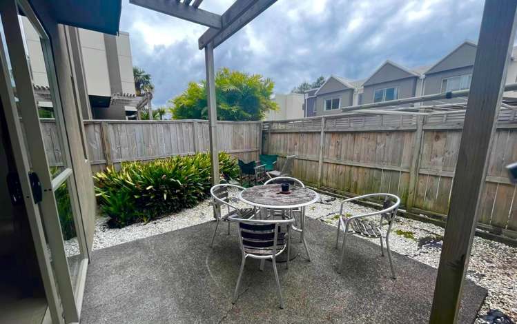 52/21 Hunters Park Drive Three Kings_8