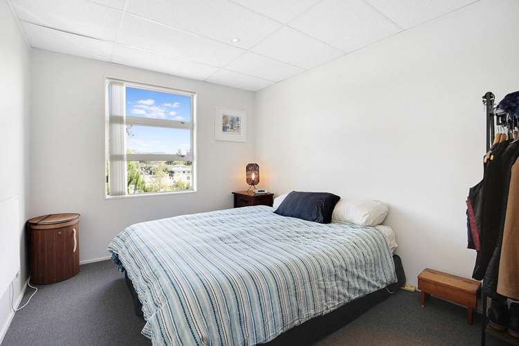 2/6 Raycroft Street Waltham_10