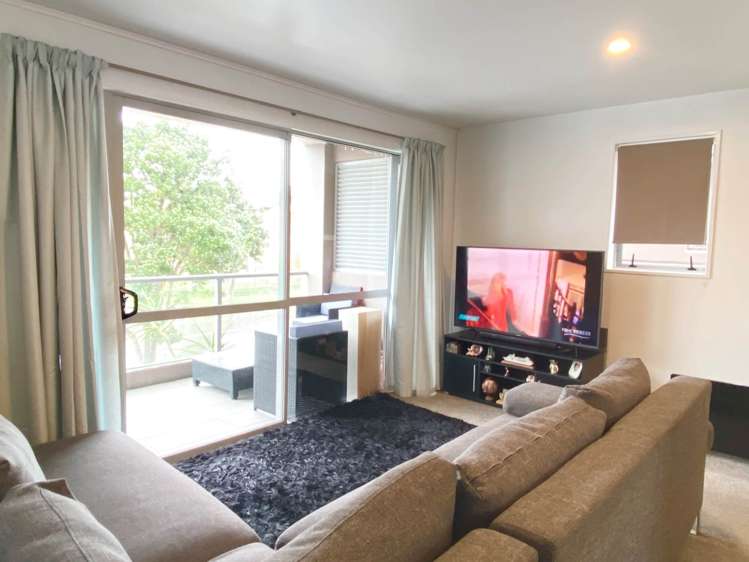 90b Michael Jones Drive Flat Bush_1