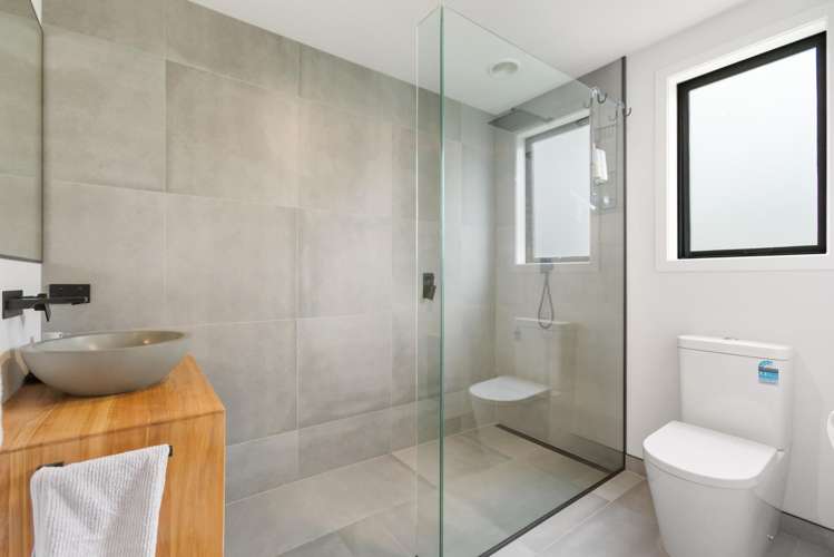 3 Pepperwood Green Albert Town_16