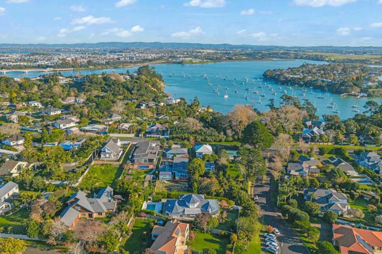 1 Almond Grove Greenhithe_21