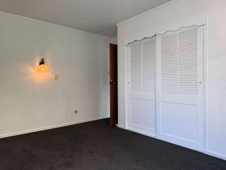 4 Royal Road Massey_7