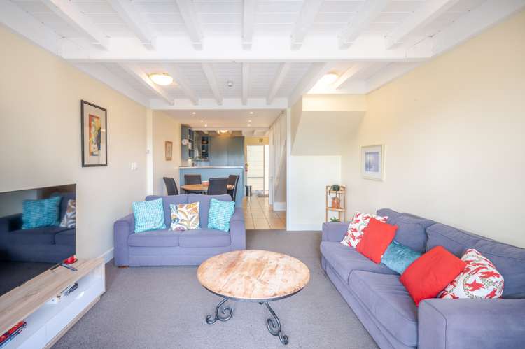 85j Beach Road Akaroa_9