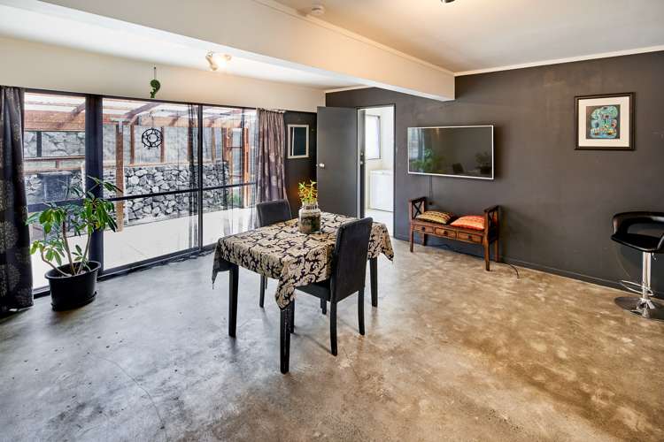 16 Brasenose Place Tawa_18