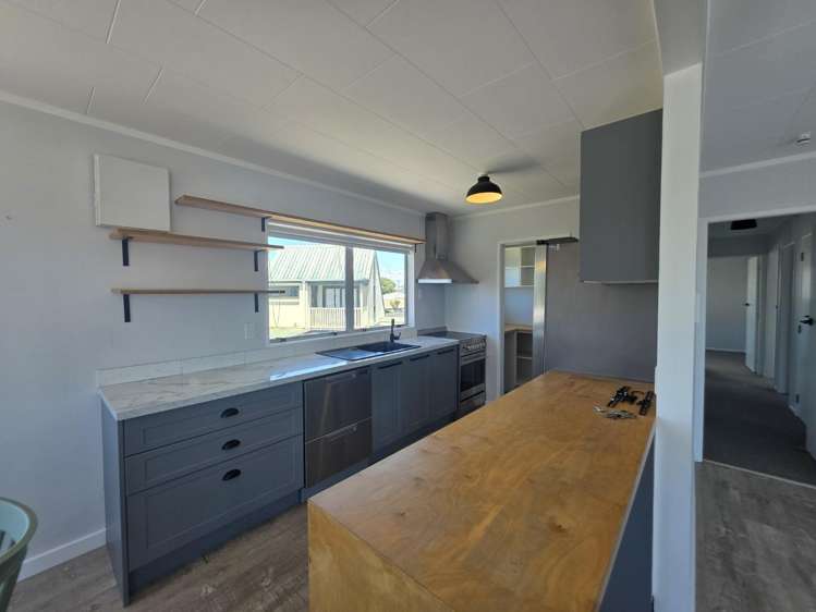 96 Karewa Parade 1131_2