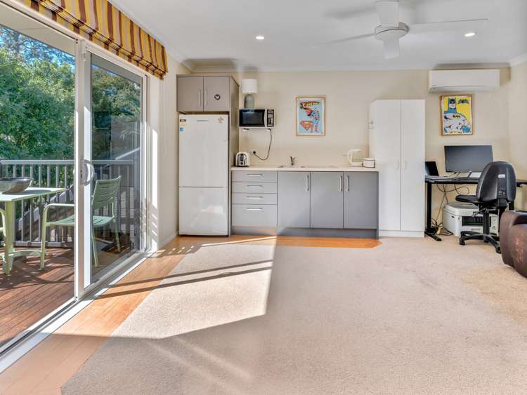 5 Seymour Road Mellons Bay_19