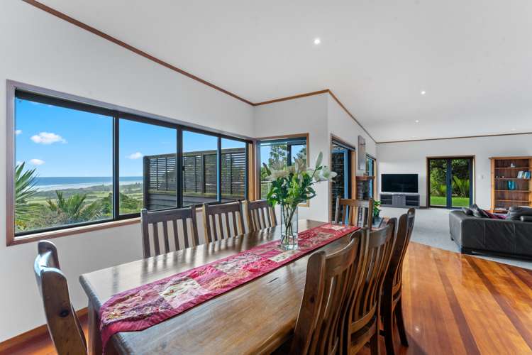 84 Domain Crescent Muriwai_12