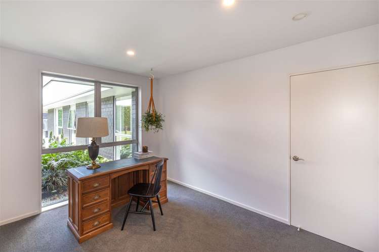 14 Riverwood Boulevard Redwood_12