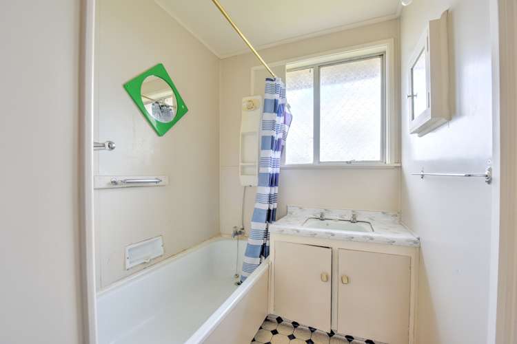 6 Dale Crescent Gore Surrounds_11